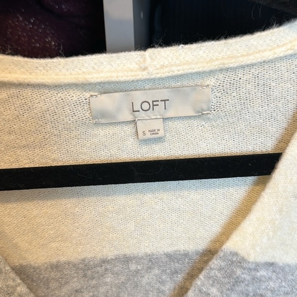 Loft ecru/green/gray/yellow striped v neck long sleeve sweater size S - Picture 2 of 3